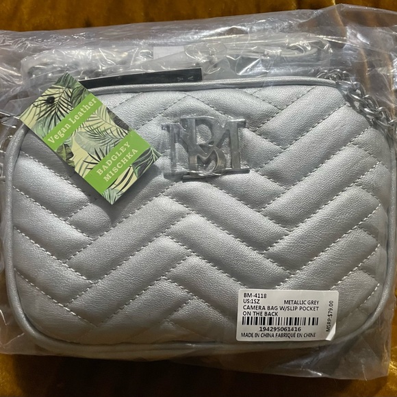 Badgley Mischka Silver Quilted Crossbody Camera Bag NWT - Picture 8 of 8